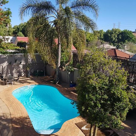 Hotel Mi Casa Su Casa Randburg Esterno foto