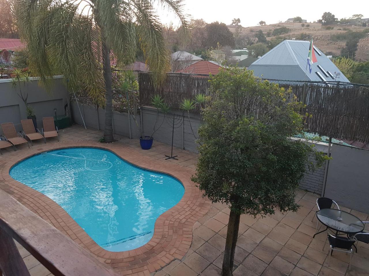 Hotel Mi Casa Su Casa Randburg Esterno foto