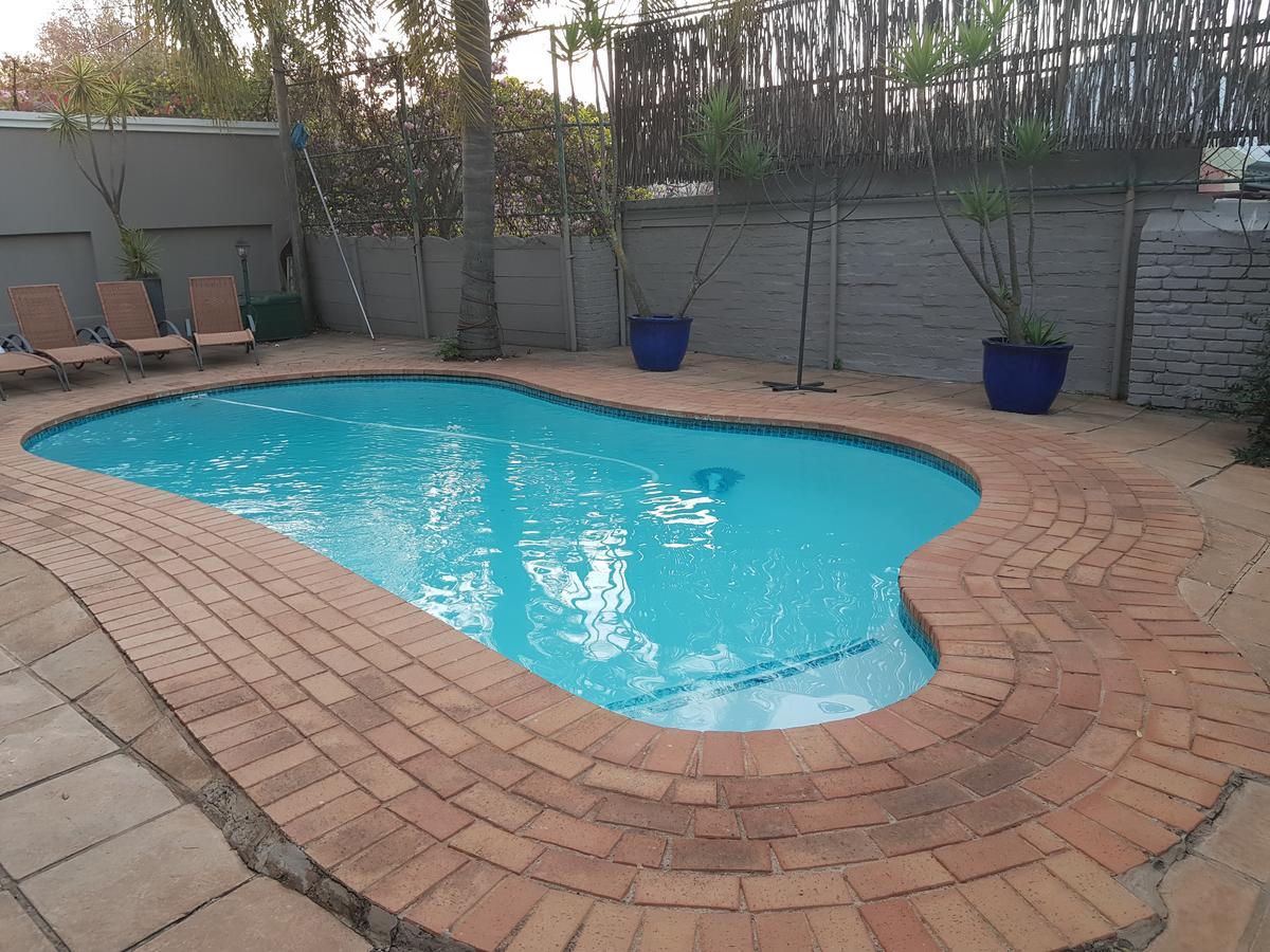 Hotel Mi Casa Su Casa Randburg Esterno foto